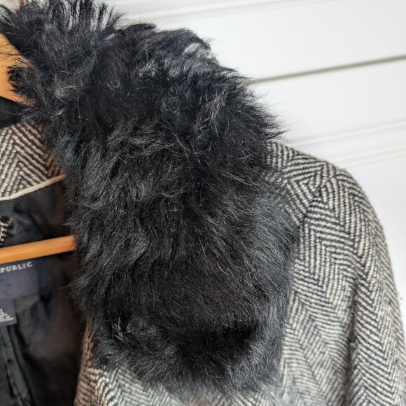 Banana Republic Herringbone Wool Blend Coat | Real Fur Collar | Women's Size XL - Picture 10 of 14